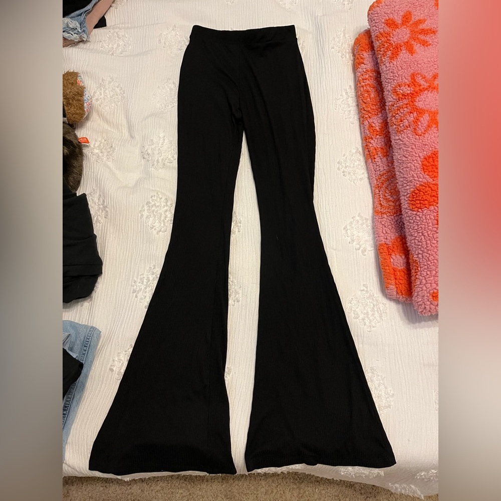 Black ribbed flare yoga pants